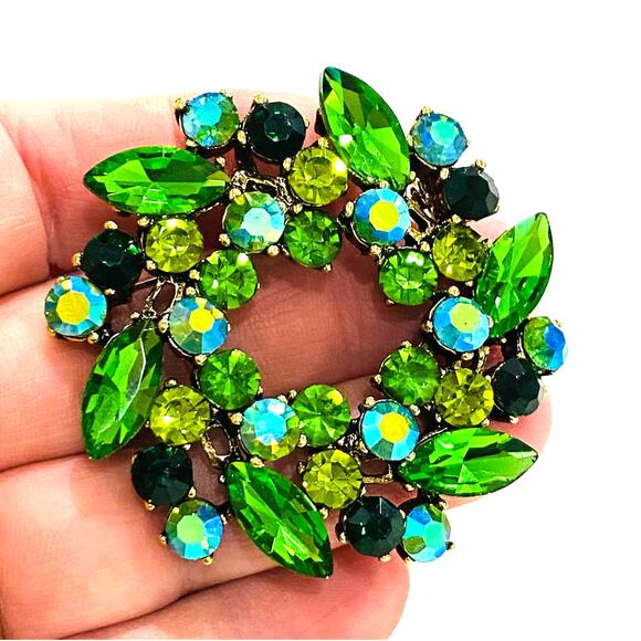 Vintage look wreath brooch pendant green rhinestones pin stacked dimensional - Picture 5 of 8